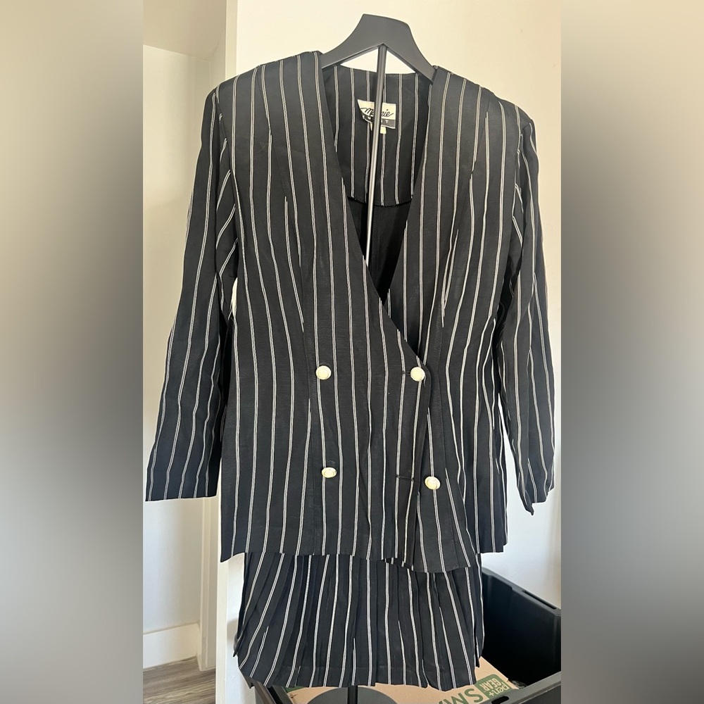 Chic Striped Blazer with Double-Breasted Design